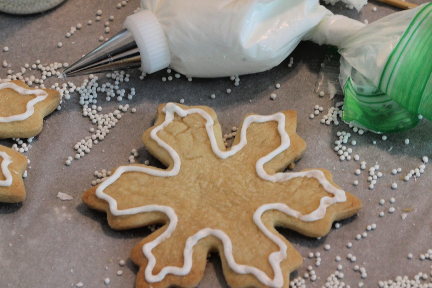 this week’s bake – sugar cookies (and my first attempt at royal icing)